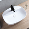 簡潔で明確なカウンター トップの浴室の流しの高温発砲の洗面器